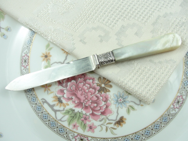 VICTORIAN PRETTY MOTHER OF PEARL HANDLE SMALL SILVER KNIFE
