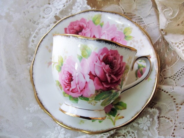 BEAUTIFUL Vintage Tea Cup and Saucer AMERICAN BEAUTY Royal Albert English Bone China for Bridal Luncheons,Showers, Hostess Gift, Bridesmaid Gift, Weddings