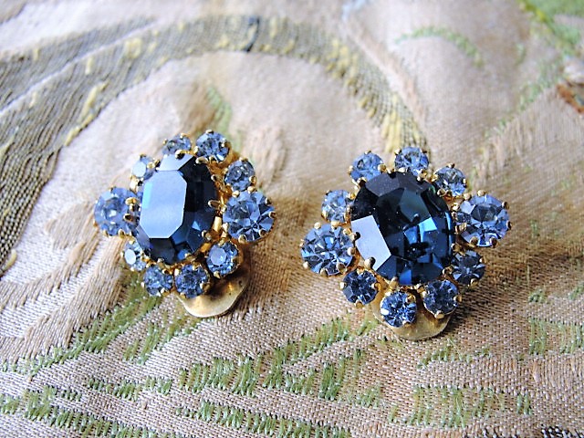SPARKLING  Vintage 50s Clip On Earrings BLUE Rhinestones Gorgeous Timeless Design Vintage Costume Jewelry