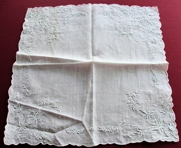 LOVELY VINTAGE BRIDAL HANKY HAND EMBROIDERY