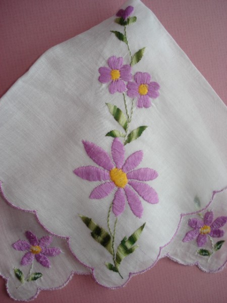LOVELY VINTAGE EMBROIDERED HANKIE HANKY